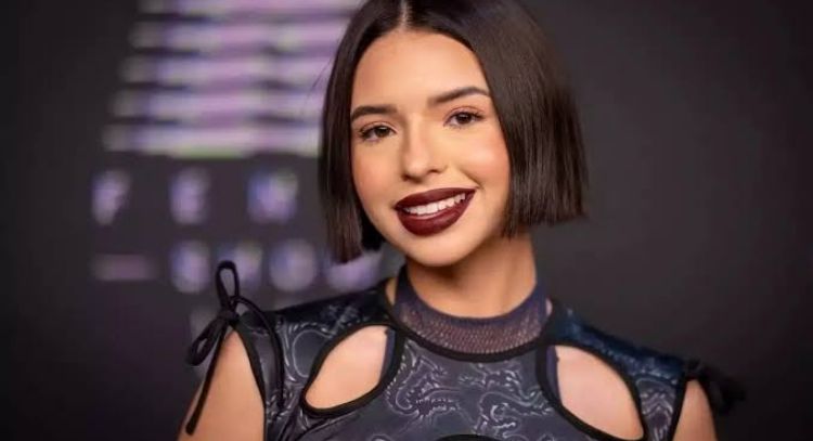 Ángela Aguilar vuelve a ser blanco de críticas tras su reconocimiento en Billboard